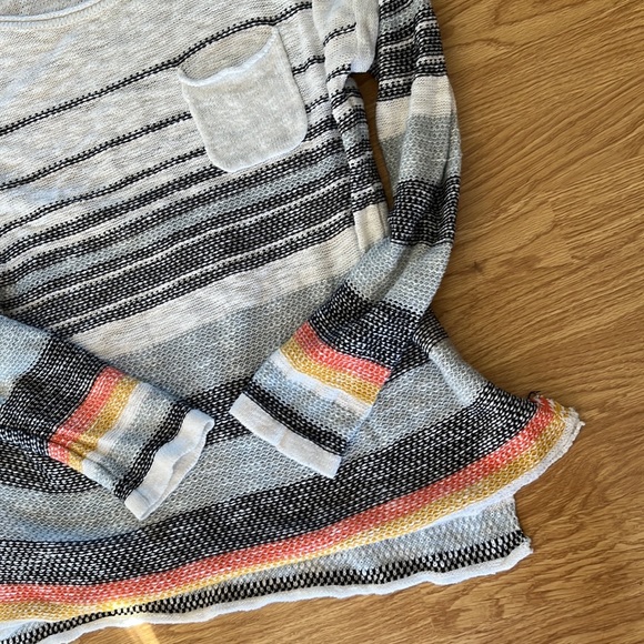 Loose fitted sweater, worn only a few times, like new condition. Sz L - Picture 2 of 3